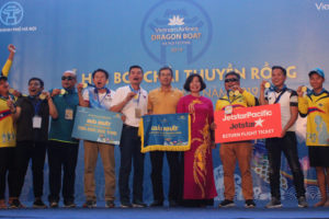 Lễ hội Bơi chải thuyền rồng Hà Nội 2019: Đội tuyển nam Lào và nữ Quảng Trị vô địch thuyền chuyên nghiệp
