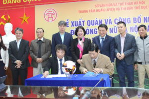 Bóng đá nữ Hà Nội xuất quân và công bố nhà tài trợ