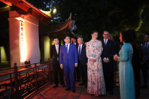 Công chúa kế vị Thụy Điển Victoria Ingrid Alice Desiree thăm di tích lịch sử Văn Miếu – Quốc Tử Giám