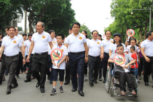 Hơn 8.000 người tham gia đi bộ kêu gọi hành động “Đã uống rượu bia – Không lái xe”