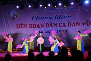 Những làn điệu dân ca, điệu nhảy dân vũ thu hút đông đảo khán giả Thủ đô