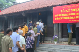 Xã Liên Hà, huyện Đông Anh tổ chức Lễ Dâng hương kỉ niệm   Ngày sinh của Bác Hồ và 55 năm ngày Bác về thăm thôn Lỗ Khê