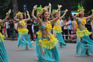 Sôi động vũ điệu Carnaval trên phố đi bộ Hồ Gươm