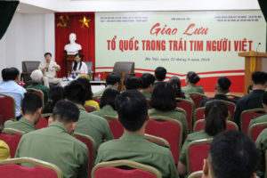 Giao lưu “Tổ quốc trong trái tim người Việt” tại thư viện Hà Nội