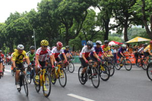 Hơn 300 cua rơ tranh tài tại Giải đua xe đạp Hà Nội mở rộng 2019