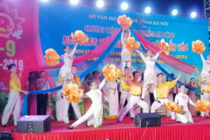 Biểu diễn tuyên truyền lưu động chào mừng kỷ niệm 74 năm Cách mạng tháng Tám và Quốc khánh 2/9