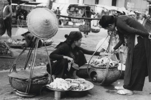 Hoài niệm Hà Nội qua triển lãm sắp đặt “Gánh hàng rong và những tiếng rao trên đường phố Hà Nội”