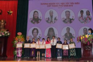 Quận Hoàn Kiếm biểu dương “Người tốt, việc tốt”
