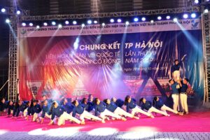 Liên hoan Dân vũ Quốc tế và các điệu nhảy cổ động