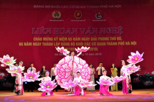Liên hoan văn nghệ chào mừng 65 năm Ngày Giải phóng Thủ đô