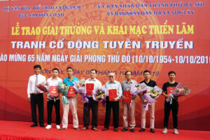 Trung tâm Thông tin Triển lãm Hà Nội nhận giải Phong trào cuộc thi sáng tác tranh cổ động