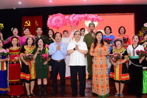 Bí thư Thành ủy Hoàng Trung Hải dự “Ngày hội Đại đoàn kết toàn dân tộc” với nhân dân địa bàn dân cư số 1, 2A, 2B phường Hàng Bài
