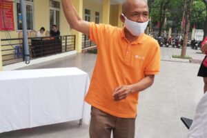 Tấm gương vì cộng đồng