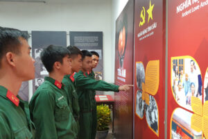 250 hình ảnh, hiện vật kể câu chuyện về những con người đã hiến dâng trọn cuộc đời cho Tổ quốc