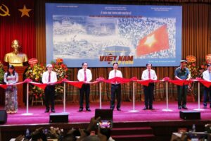 Trưng bày hơn 200 tài liệu, hình ảnh chuyên đề ‘Việt Nam – Độc lập, tự cường’