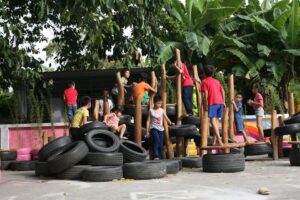 Những góc sân tuổi thơ giữa lòng phố thị