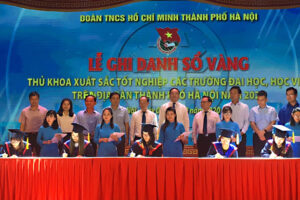  Lễ ghi danh sổ vàng của các thủ khoa xuất sắc 2020