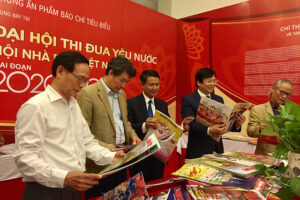 Tổ chức trưng bày các ấn phẩm báo chí tiêu biểu trong năm 2020