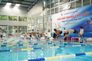 Sôi nổi giải Bơi trung, cao tuổi TP Hà Nội 2020