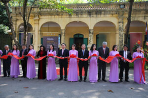 Nhiều hình ảnh, tư liệu được trưng bày tôn vinh giá trị 2 di sản văn hóa thế giới của Pháp và Việt Nam