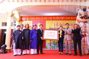 Đình Trong (Thạch Xá -Thạch Thất) đón nhận Bằng xếp hạng Di tích lịch sử – nghệ thuật cấp Thành phố