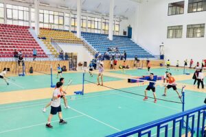 Hơn 100 vận động viên tham gia Giải Cầu lông trung, cao tuổi quận Hà Đông