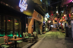 Hà Nội: Các quán bar, karaoke, vũ trường được phép hoạt động trở lại