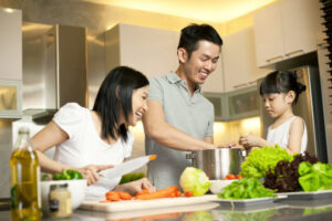Tăng cường trách nhiệm của cá nhân, gia đình và xã hội đối với việc giữ gìn, bảo vệ các giá trị truyền thống tốt đẹp của gia đình Việt Nam