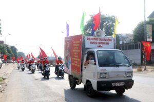 Huyện Chương Mỹ tuyên truyền lưu động về bầu cử và phòng, chống dịch COVID – 19