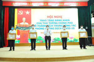 Trao tặng Bằng khen của Thủ tướng Chính phủ cho cá nhân và tập thể về thành tích trong công tác phòng, chống Covid – 19