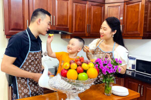 Bữa cơm gia đình ấm áp yêu thương