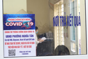 Thành phố Hà Nội đẩy mạnh triển khai việc quét mã QR để quản lý thông tin người ra vào cơ quan, địa điểm phục vụ phòng, chống dịch