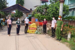 Phụ nữ huyện Ba Vì chia sẻ yêu thương, chung tay chống dịch