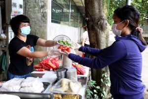 Ấm áp tình người từ mô hình “Phiên chợ không tính lãi” ở xã Tân Dân, huyện Sóc Sơn