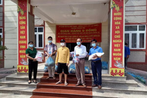 Nêu cao tinh thần đoàn kết chống dịch, “không để ai bị bỏ lại phía sau”