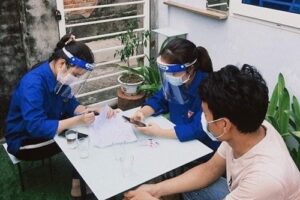 Áo xanh tình nguyện đồng hành chống dịch