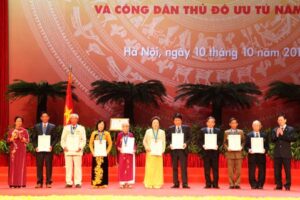 Trang trí tuyên truyền phục vụ Hội nghị biểu dương người tốt, việc tốt tiêu biểu và vinh danh “Công dân Thủ đô ưu tú” năm 2021