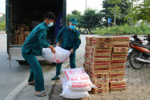 Quốc Oai kịp thời hỗ trợ người dân trong các khu phong tỏa cách ly y tế