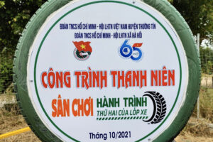 Xã Hà Hồi gắn biển công trình sân chơi cho thiếu nhi