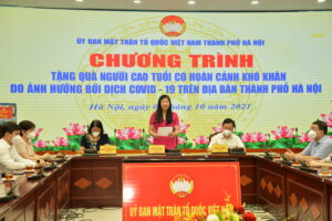 Hà Nội trao hỗ trợ cho 600 người cao tuổi khó khăn do dịch bệnh COVID-19