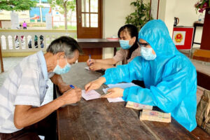 Huyện Thường Tín chi trả hỗ trợ cho các đối tượng bị ảnh hưởng bởi dịch COVID-19 đầy đủ, đúng quy định