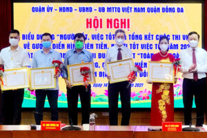 Khen thưởng gương điển hình tiên tiến, người tốt, việc tốt cần được thực hiện thường xuyên