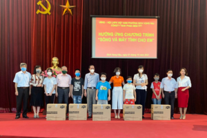 Quận Cầu Giấy trao tặng 44 máy tính cho trẻ em có hoàn cảnh khó khăn do dịch bệnh