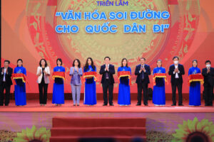 Khai mạc Triển lãm “Văn hóa soi đường cho quốc dân đi” chào mừng Hội nghị Văn hóa toàn quốc
