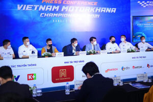 40 vận động viên tham dự giải đua xe ô tô thể thao chuyên nghiệp đầu tiên được tổ chức tại Việt Nam