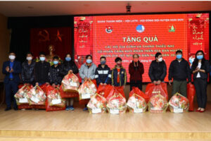 Huyện Đoàn Hoài Đức tặng 211 suất quà Tết cho các hộ gia đình và thanh thiếu niên có hoàn cảnh khó khăn