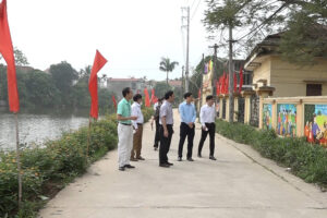 Ba Vì kiểm tra phong trào thi đua “Xây dựng và giữ gìn thôn, xóm, ngõ sáng-xanh-sạch-đẹp-an toàn”