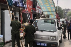 Phường Thanh Xuân Bắc đồng loạt ra quân tổng vệ sinh môi trường, xử lý vi phạm trật tự đô thị