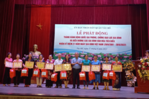 Quận Tây Hồ biểu dương 72 gia đình văn hóa tiêu biểu năm 2022