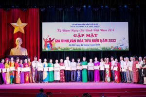 Gặp mặt, biểu dương các gia đình văn hóa tiêu biểu TP Hà Nội năm 2022